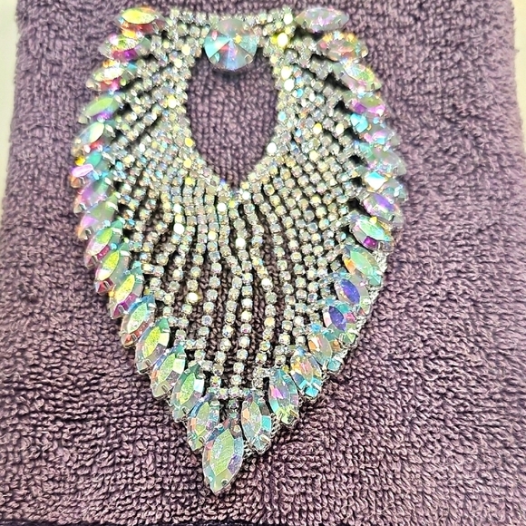 NWT Elegant Rhinestone Ribbon Tassle, Horse Eye Applique Chain 8.5 x 13 cm - Picture 1 of 10